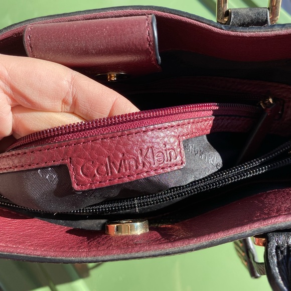 Calvin Klein Maroon/Black handbag - Picture 6 of 6
